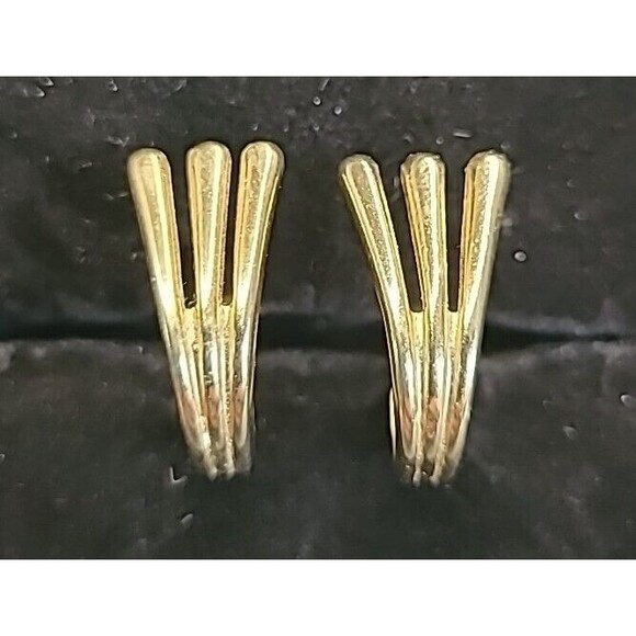 Vintage Gold Tone Earrings Avon Clip On Retro Hoop Minimalist - Picture 1 of 4